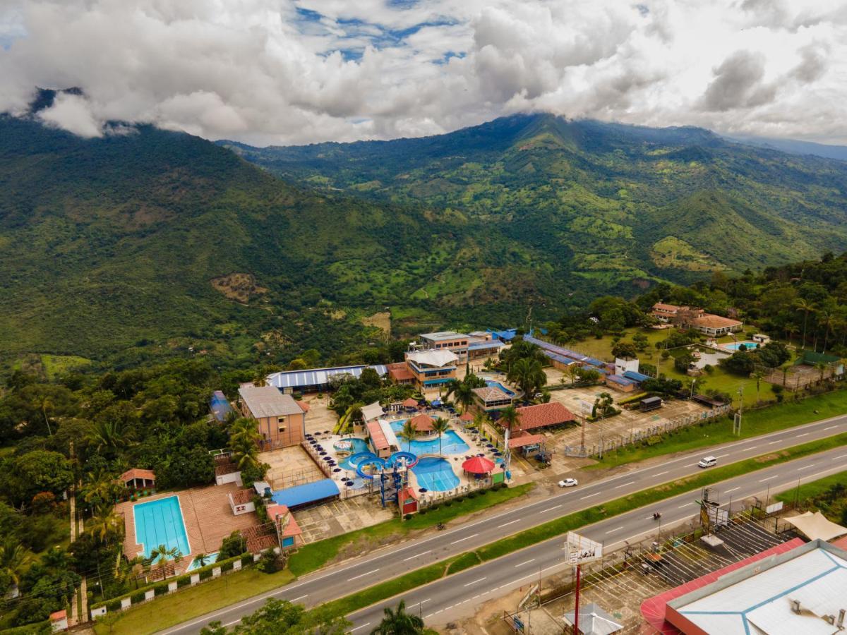 Hotel Chinauta Real ภายนอก รูปภาพ